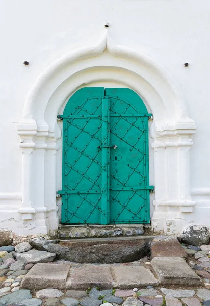 Old iron door in orthodox church — Stock Photo, Image