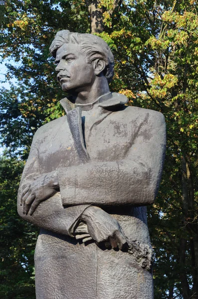 Monumento a Maxim Bogdanovich, poeta bielorruso — Foto de Stock