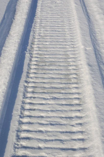 Rastro de moto de nieve — Foto de Stock