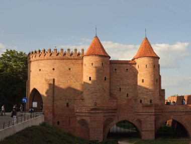 Yaz aylarında Varşova Barbican