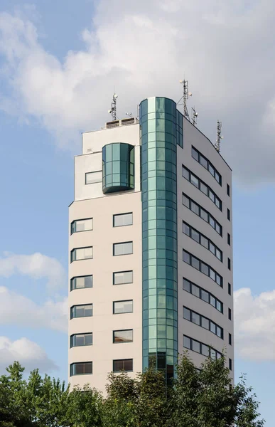 Moderní budova ve Varšavě — Stock fotografie
