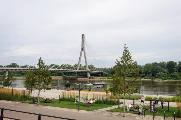 Area ricreativa sulla riva del fiume Vistola, Varsavia — Foto Stock