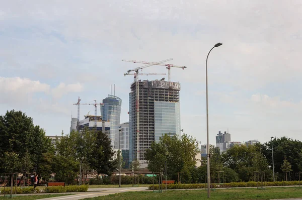 Novos edifícios em Varsóvia — Fotografia de Stock