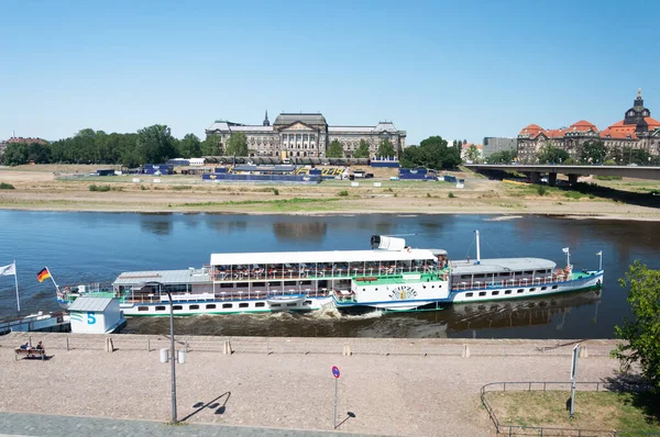 Dresden Duitsland Juli 2019 Retro Rivierschip Met Toeristen Vertrekt Vanaf — Stockfoto