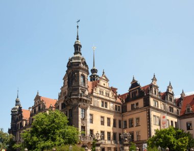 Dresden, Almanya - 26 Temmuz 2019: Dresden Kalesi (Kraliyet Sarayı). Saksonya 'nın seçmen ve krallarının eski evi..