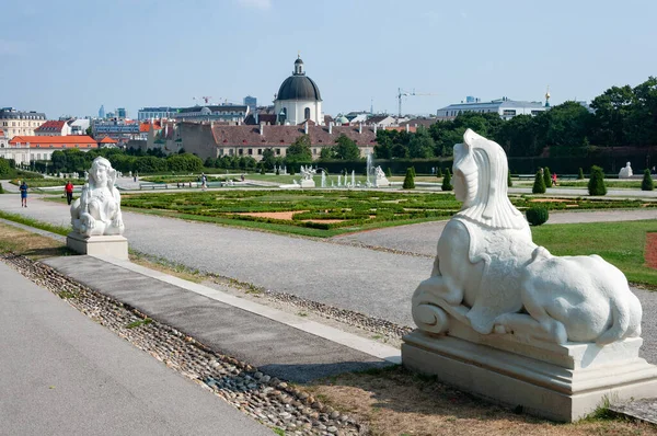 Vienne Autriche Juillet 2019 Vue Jardin Belvédère Avec Deux Sculptures — Photo