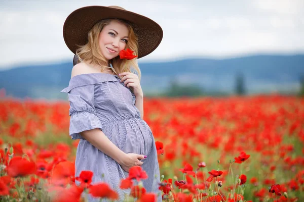 Nette Schwangere Frau Mit Dickem Bauch Blond Einem Weißen Kleid — Stockfoto
