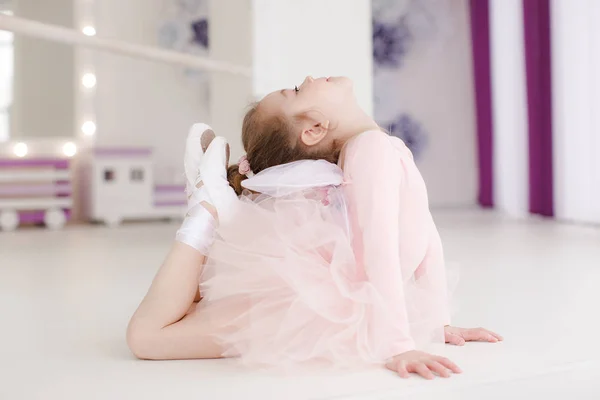 Pequena Menina Bonito Classe Estudo Ballet Pequena Menina Bailarina Tutu — Fotografia de Stock