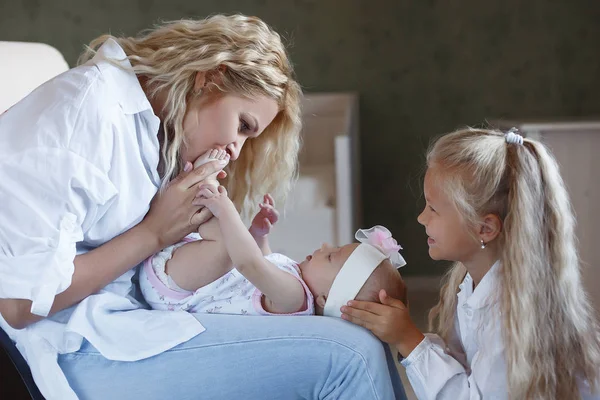 Mãe Bebê Sorrindo Juntos Com Amor Feliz Família Alegre Mãe — Fotografia de Stock