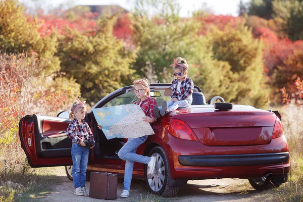 Drie Zusters Kamperen Wandelen Zonnige Zomer Bos Kinderen Wandelen Bergen — Stockfoto