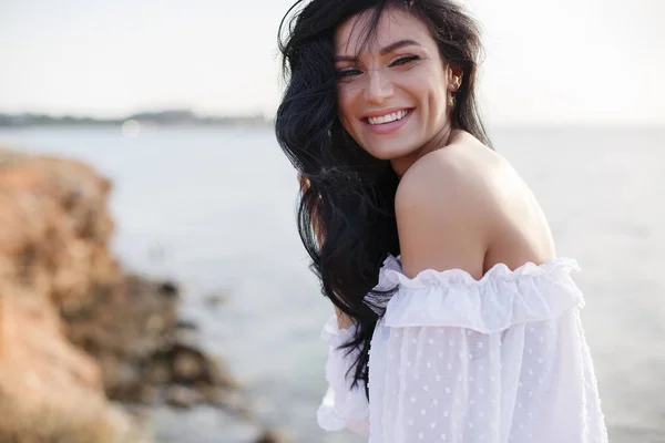 Happy Woman Beach Portrait Beautiful Girl Close Sea Background Spring — Stock Photo, Image