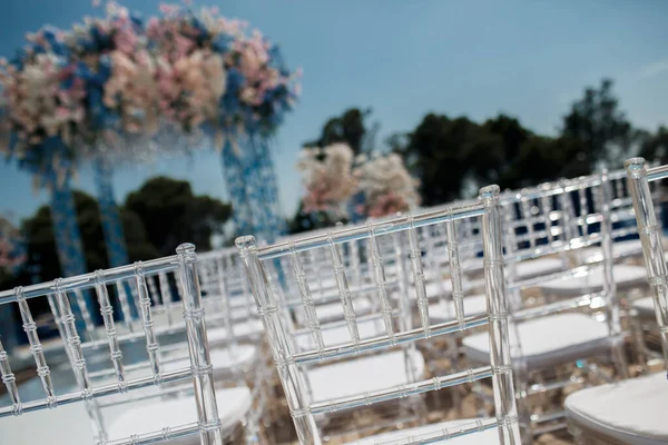 Prachtige Decoraties Bruiloft Ceremonie Buiten Natuur Achtergrond Hoge Kwaliteit Foto — Stockfoto
