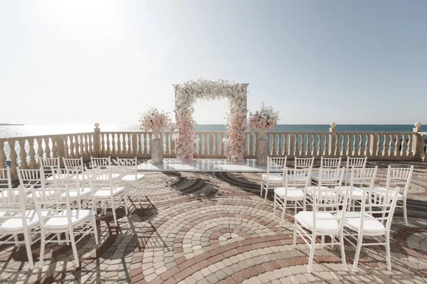 Schöne Dekorationen Auf Hochzeitsfeier Zeremonie Freien Natur Hintergrund Hochwertiges Foto — Stockfoto