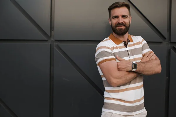 Portrait of a casual man with beard outdoor — Stock Photo, Image