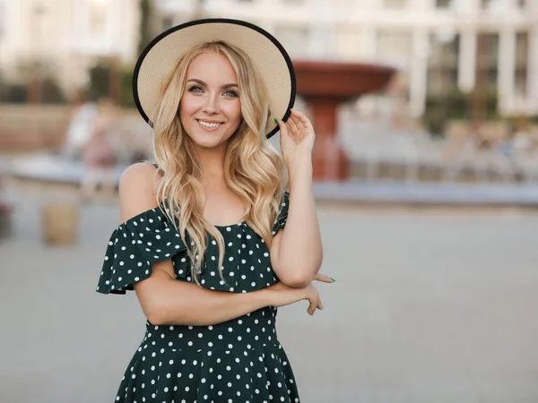 Beautiful smiling woman in dress with hat at park outdoor — Stock Photo, Image