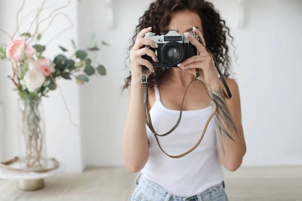 Young beautiful woman with photo camera — Stock Photo, Image