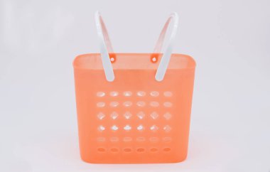 Küçük turuncu plastik Pazar çantası.