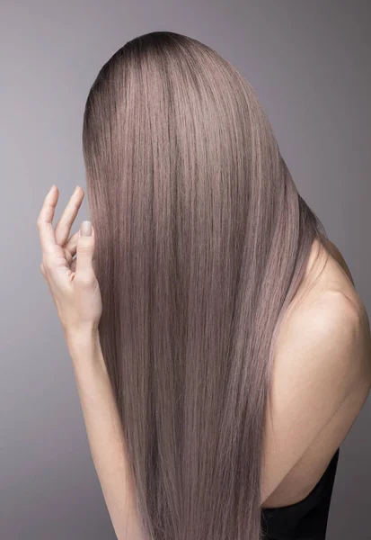 Idealne Linie Kobiece Piękne Długie Zdrowe Włosy Fioletowe Anonimowe Strzał — Zdjęcie stockowe