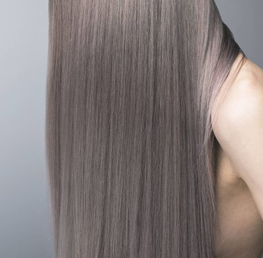 Mükemmel derin mor saç rengi anonim atış kapatmak. 