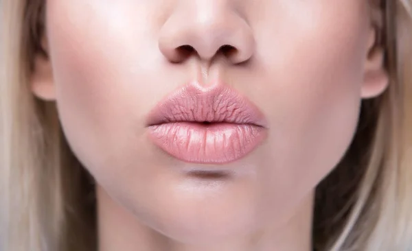 Close up kissing lips. — Stock Photo, Image