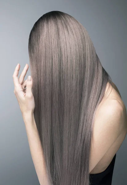 Elegante Schlanke Frau Mit Kraftigen Und Langen Lila Blonden Haaren Schon Slowenisch Stock Photo 207706530