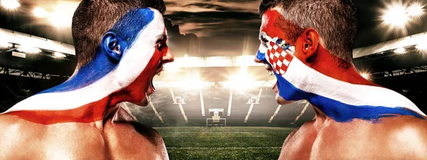 サッカーまたはフットボールのファン選手の顔 - ボディアートはフランス対クロアチアの国旗します。Copyspace スポーツ コンセプト。最終的な. — ストック写真