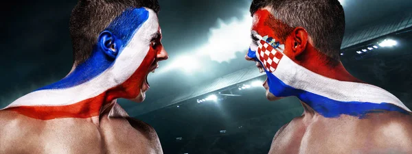 足球或橄榄球风扇运动员与 bodyart 在法国 vs 克罗地亚的面孔旗子。体育概念与 copyspace。最后. — 图库照片
