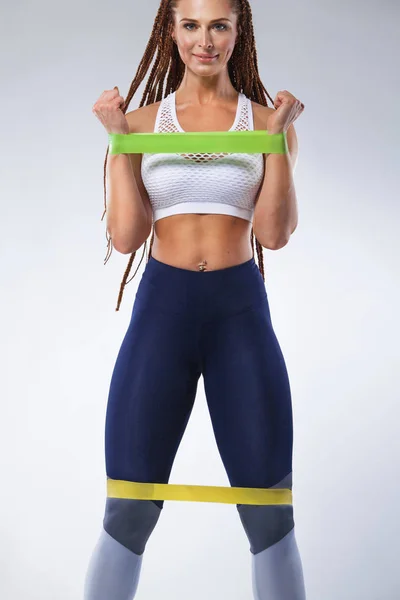 Fitness Frau Beim Training Mit Bändern Oder Expander Fitnessstudio — Stockfoto
