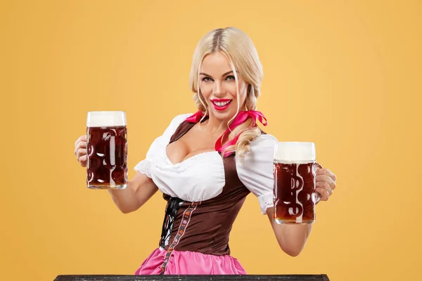 Halblanges Porträt Einer Jungen Sexy Blondine Mit Großer Brust Farbigen — Stockfoto