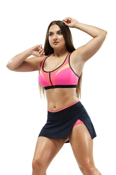 Talla más fitness mujer atleta y culturista que usa ropa deportiva para el entrenamiento de gimnasio . — Foto de Stock