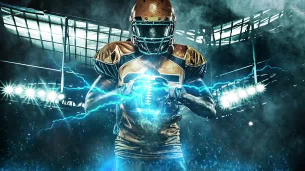 Desportista de futebol americano no estádio com luzes no fundo. Loop HD de vídeo . — Vídeo de Stock