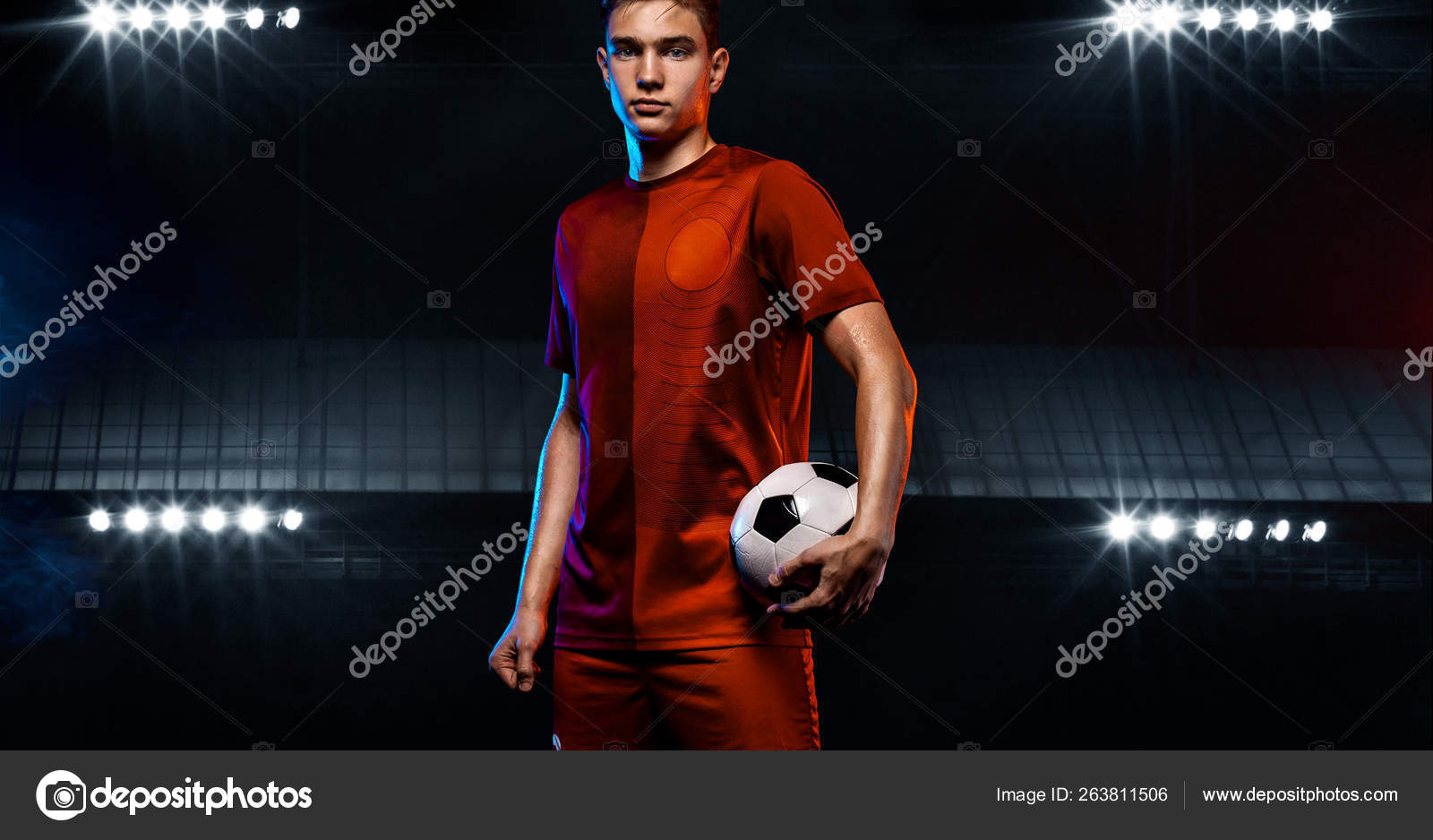 Jogador De Futebol. Jogador De Futebol Adolescente. Dia Do Jogo. Baixar Uma  Foto De Alta Resolução Para Anunciar Jogos De Futebol Foto de Stock -  Imagem de esporte, livreto: 272131128