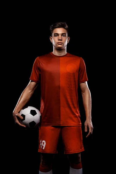Teenager - fotbalista. Chlapec v fotbalové oblečení po hře s míčem. Sportovní koncepce. — Stock fotografie