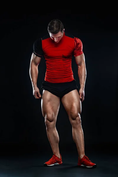 Competições de halterofilismo no local. Homem desportista físico e atleta. Fundo preto com luzes . — Fotografia de Stock