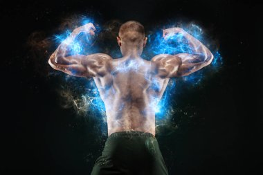 Olay yerinde vücut geliştirme yarışmaları. Adam sporcular vücut geliştirmeci fiziği ve atlet. Fitness motivasyonu.