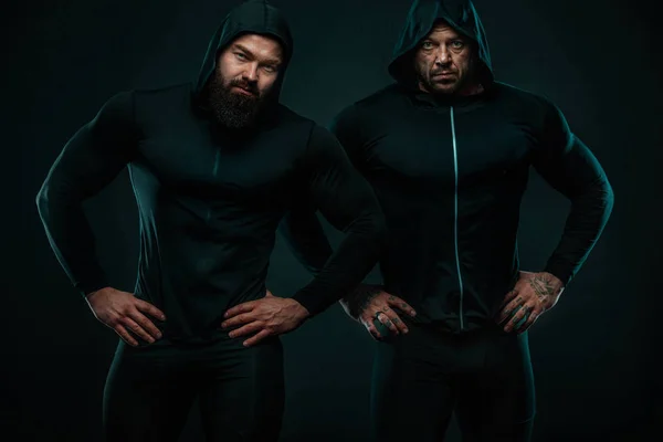 두 근육 피트 니스 스포츠 남자, 체육관에서 atletes. — 스톡 사진