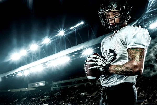 Amerikalı sporcu futbolcu kask Stadı içinde. Spor duvar kağıdı.