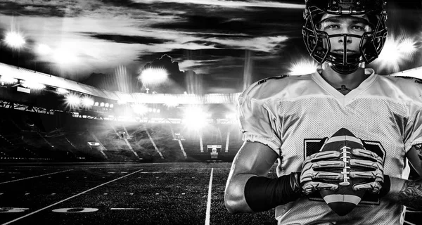 American football player, sportsman in helmet on stadium. Black and white photo. Sport wallpaper. — Stock Photo, Image