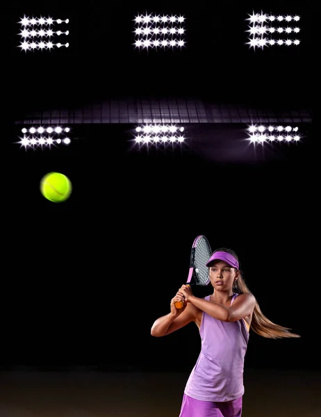 Portrait of kid - tennis player. Beautiful girl athlete with racket in pink sporswear and hat on tennis court. Fashion and sport concept. — Stock Photo, Image