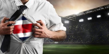 Kosta Rika futbol ya da futbol destekçisi bayrak gösterilen