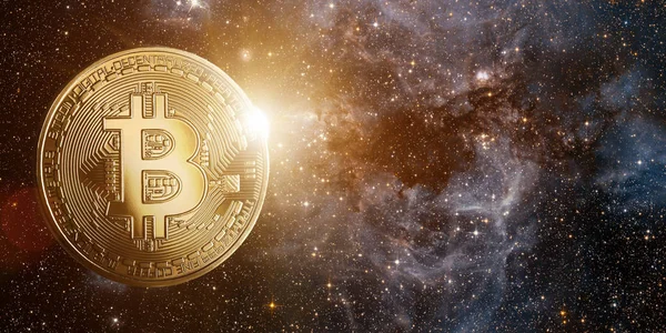 Bitcoin в просторі з висхідного сонця — стокове фото