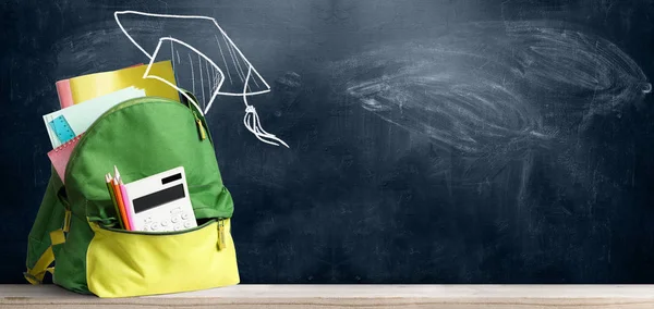 Mochila de volta à escola . — Fotografia de Stock