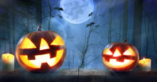 Halloween pumpkins in forest — Stock Photo, Image