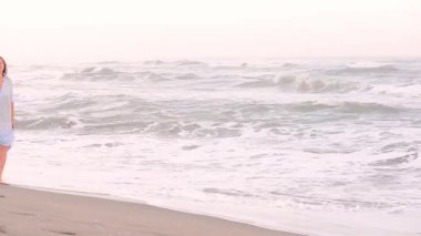 Bulutlu İtalyan Deniz manzarası