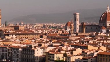 Ponte Vecchio, Palazzo Vecchio ve katedral veya Duomo, Toskana, İtalya Floransa yaz günbatımı panoramik manzarası görünümünü