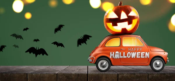 Abóbora de Halloween em carro — Fotografia de Stock