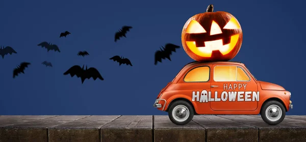 Abóbora de Halloween em carro — Fotografia de Stock