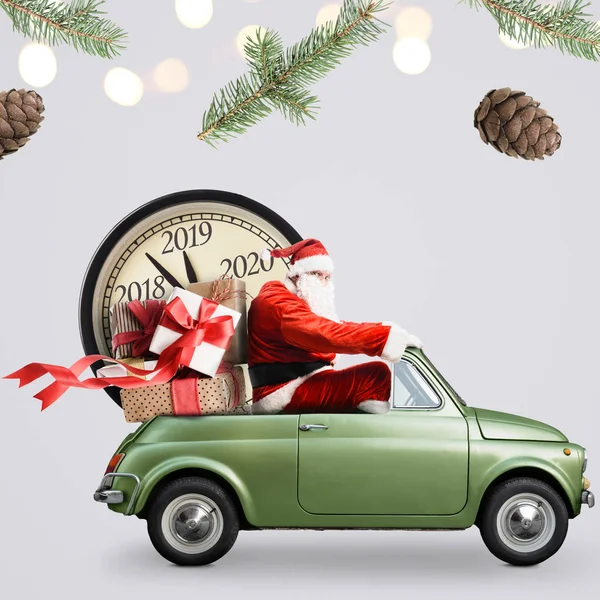 Joulupukki lähtölaskenta auton — kuvapankkivalokuva