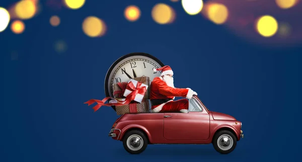 Kerstman aftellen op auto — Stockfoto