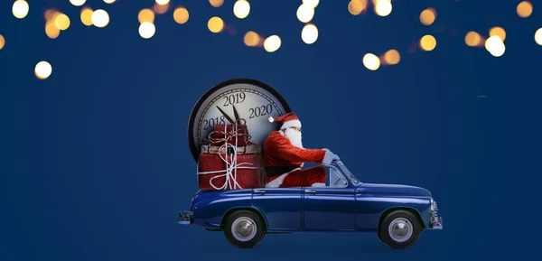 Papai Noel contagem regressiva no carro — Fotografia de Stock